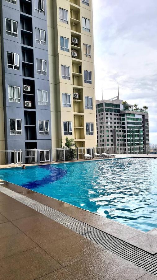 Staycation - With Public Pool & 100Mbps Fibre Quezon City Eksteriør billede